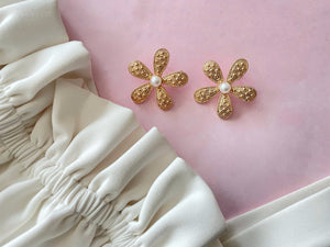 Pearly White Earrings