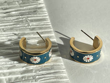 Load image into Gallery viewer, Mini Flower Earrings
