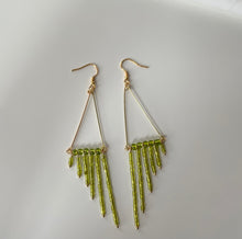 Cargue la imagen en el visor de la galería,Triangle Earrings
